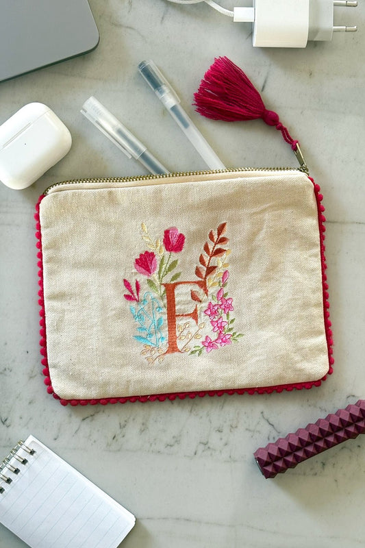 Neceser Con Inicial F Y Flores Bordadas