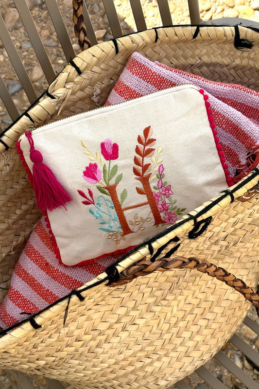 Neceser Con Inicial H Y Flores Bordadas