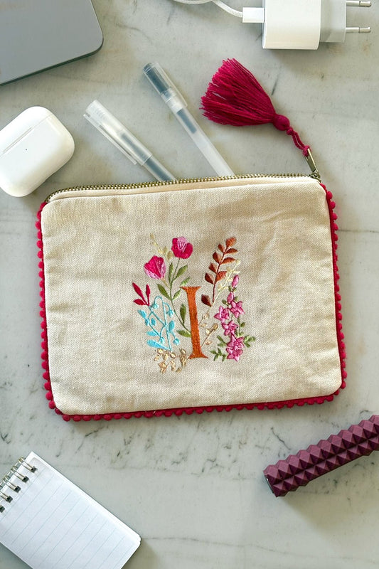 Neceser Con Inicial I Y Flores Bordadas
