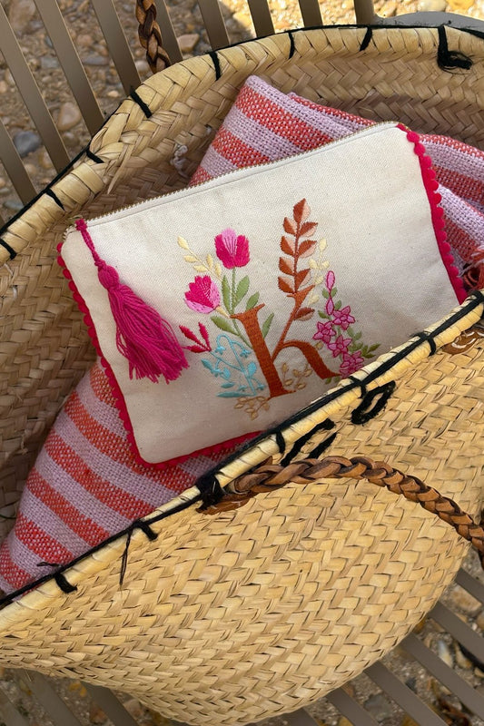 Neceser Con Inicial K Y Flores Bordadas