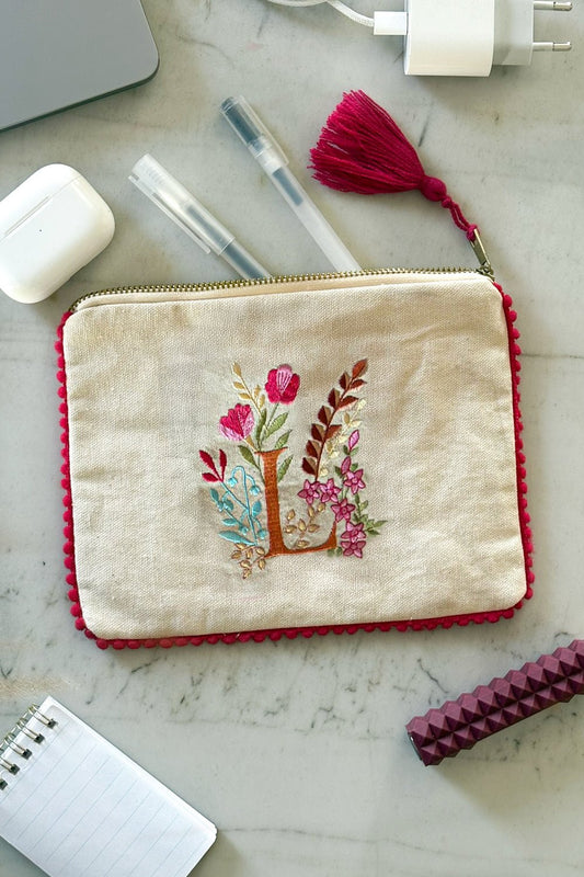 Neceser Con Inicial L Y Flores Bordadas