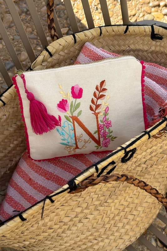 Neceser Con Inicial N Y Flores Bordadas