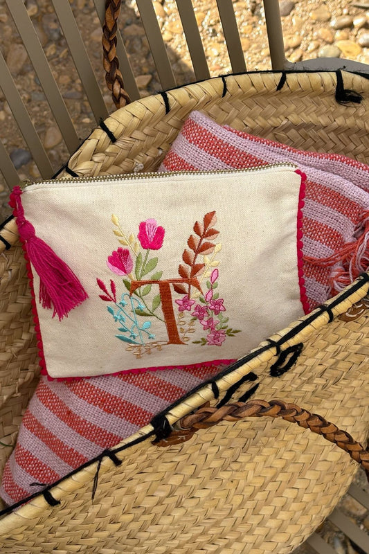 Neceser Con Inicial T Y Flores Bordadas