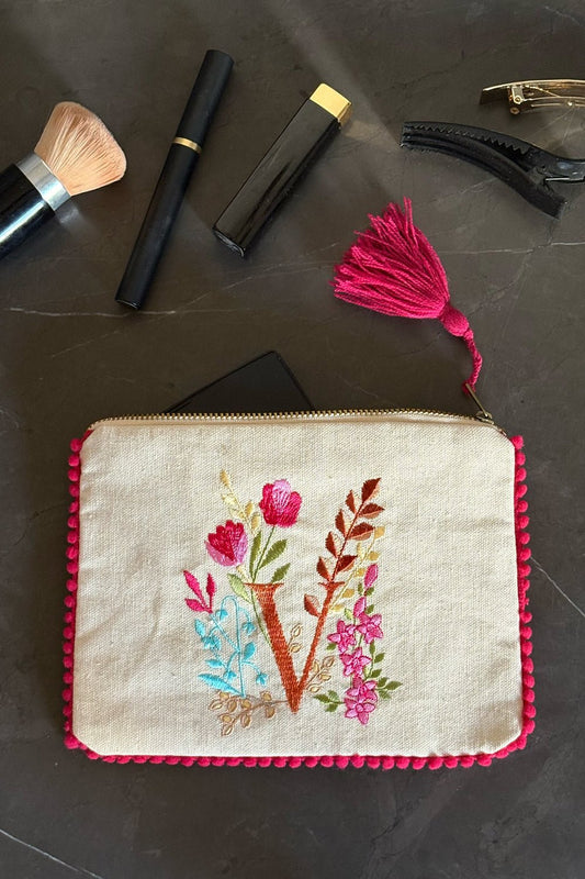 Neceser Con Inicial V Y Flores Bordadas