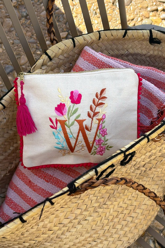 Neceser Con Inicial W Y Flores Bordadas