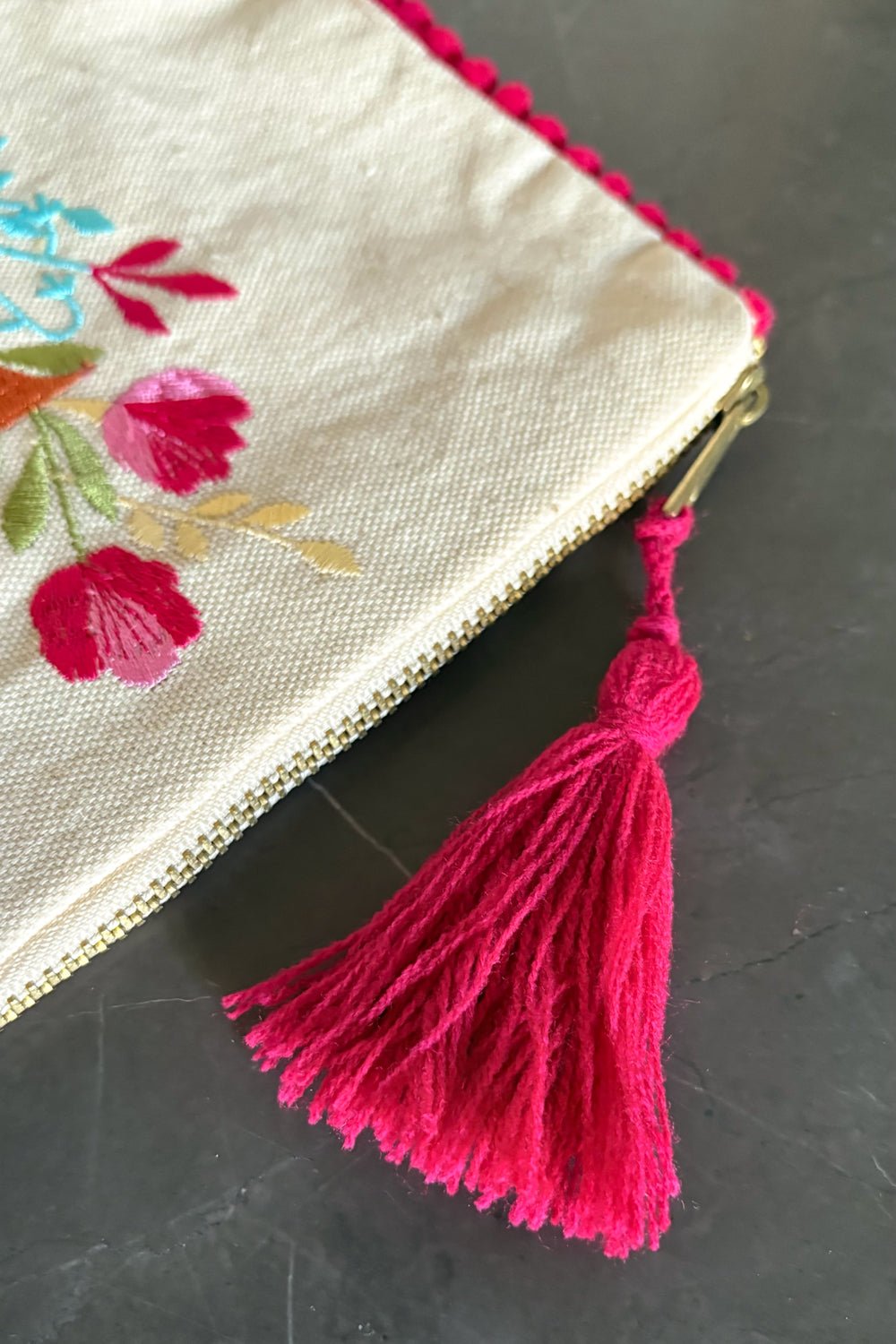 Trousse De Toilette Avec Initiale A Et Fleurs Brodées