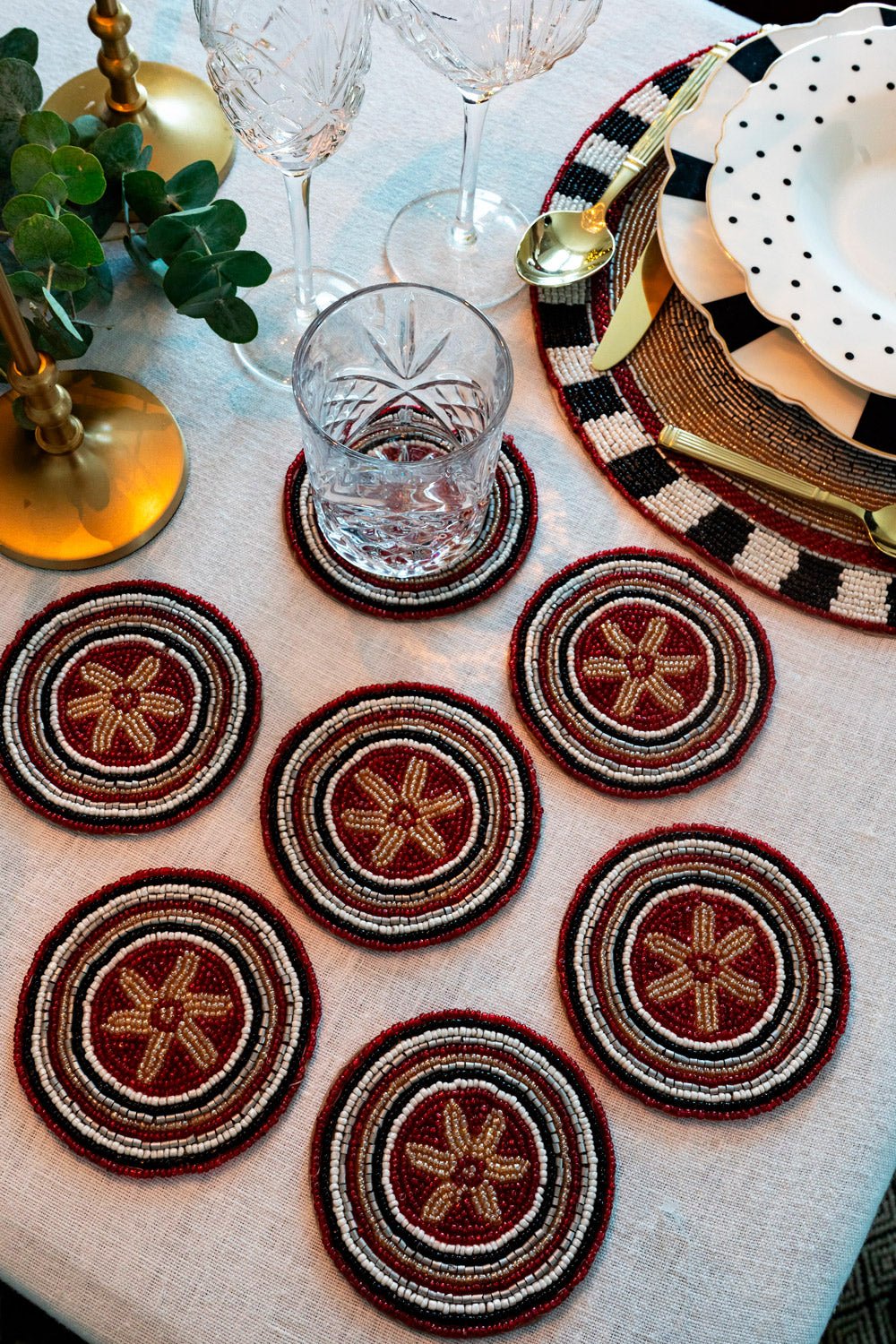 Set De Seis Posavasos Multicolores Bordados Con Cuentas Cristina Oria