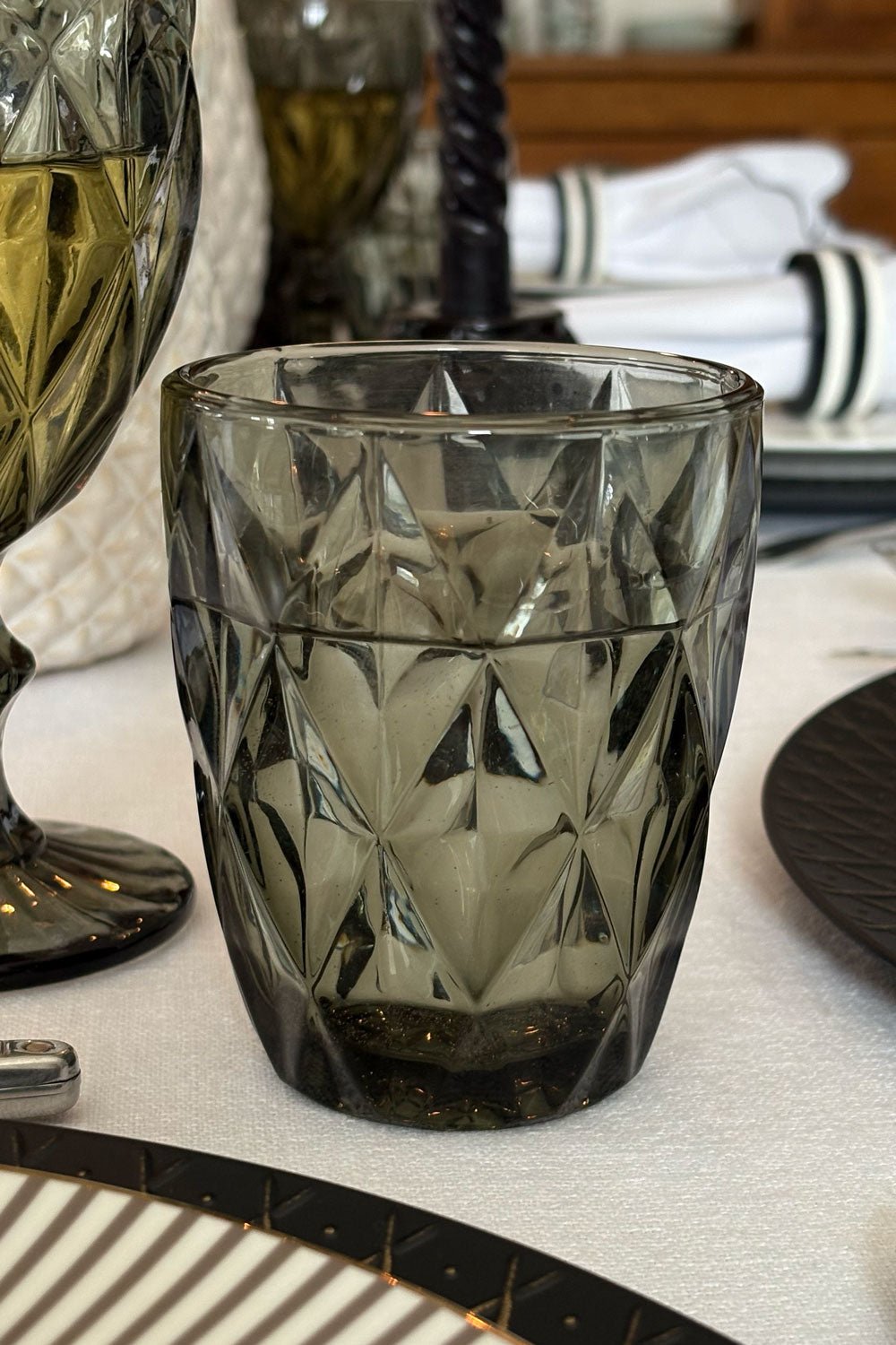 Detalle Set 6 Vasos Grises Diseño Rombos