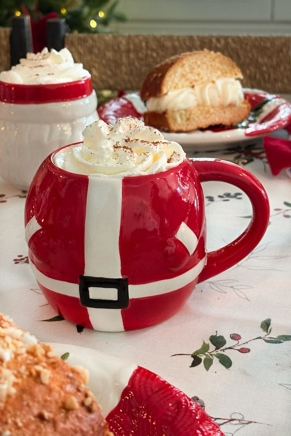 Detalle Cuerpo Set De Dos Tazas Con Diseño De Papa Noel Cristina Oria