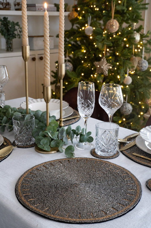 Individual Redondo Plateado Con Detalles Dorados Bordado Con Cuentas Cristina Oria