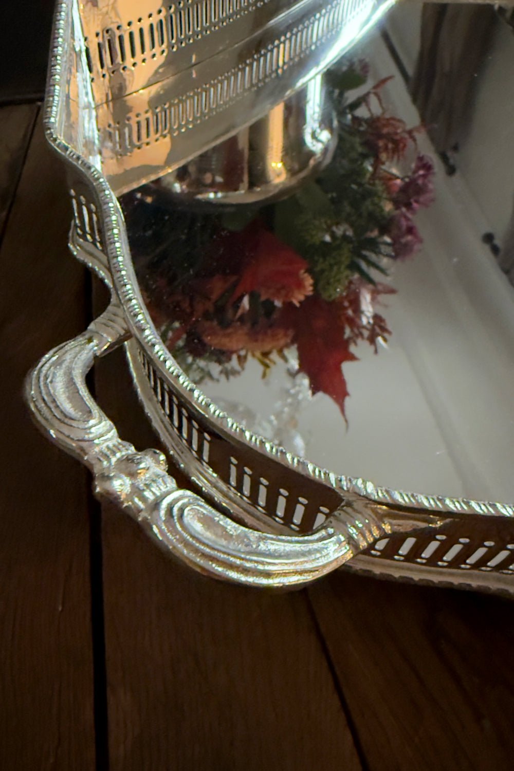 Detalle Asa Bandeja Rectangular Con Asas De Plata Cristina Oria