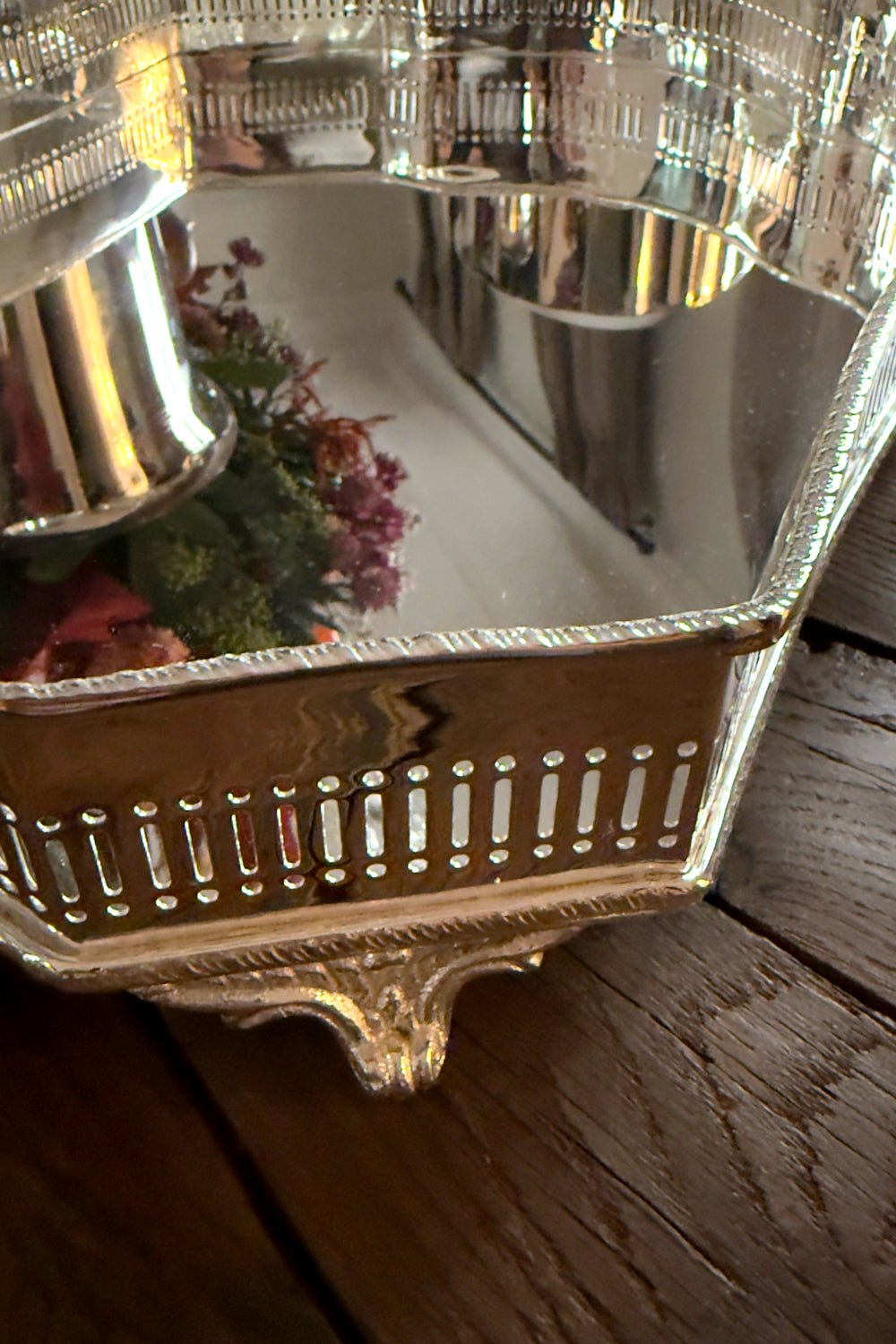 Detalle Bandeja Rectangular Con Asas De Plata Cristina Oria