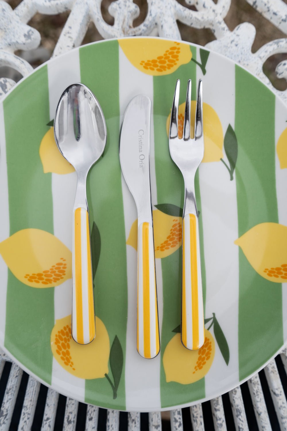 Detalle Tenedor Con Diseño De Rayas Amarillas Cristina Oria