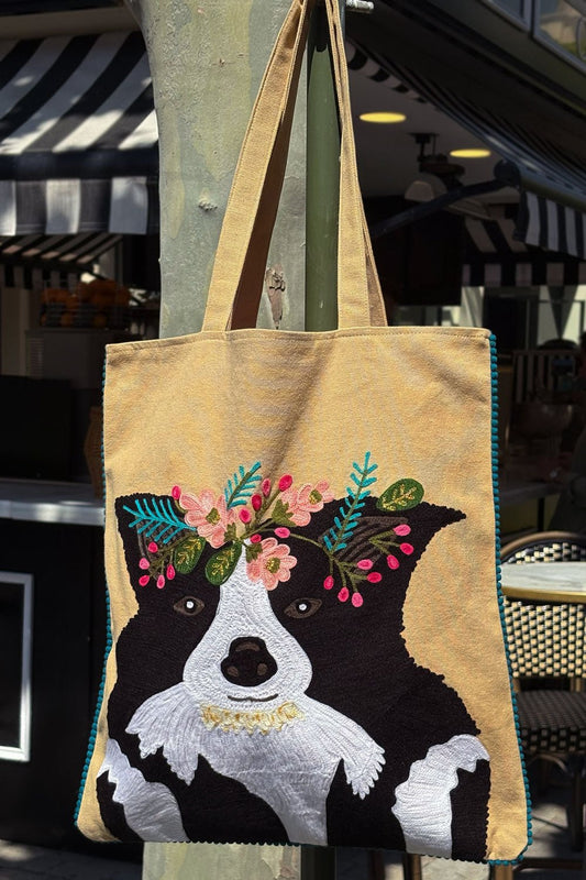 Detalle Bolsa Bordada A Mano Con Diseño De Perro Beige Cristina Oria