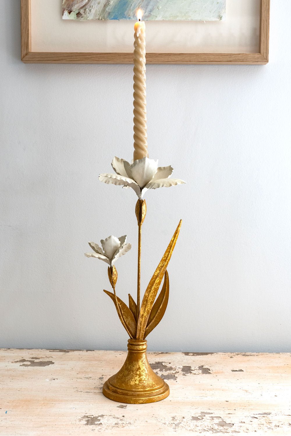Candelabro Dorado Y Blanco Diseño Flor De Iris Cristina Oria