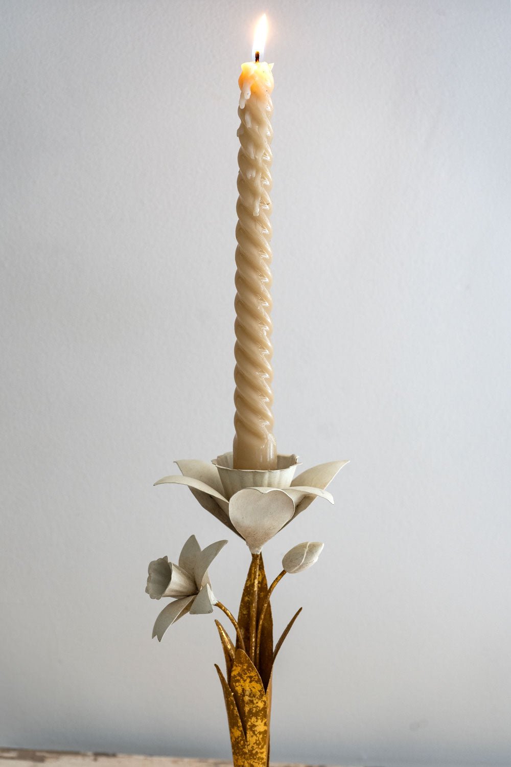 Detalle Tallo Candelabro Dorado Y Blanco Diseño Narciso Cristina Oria