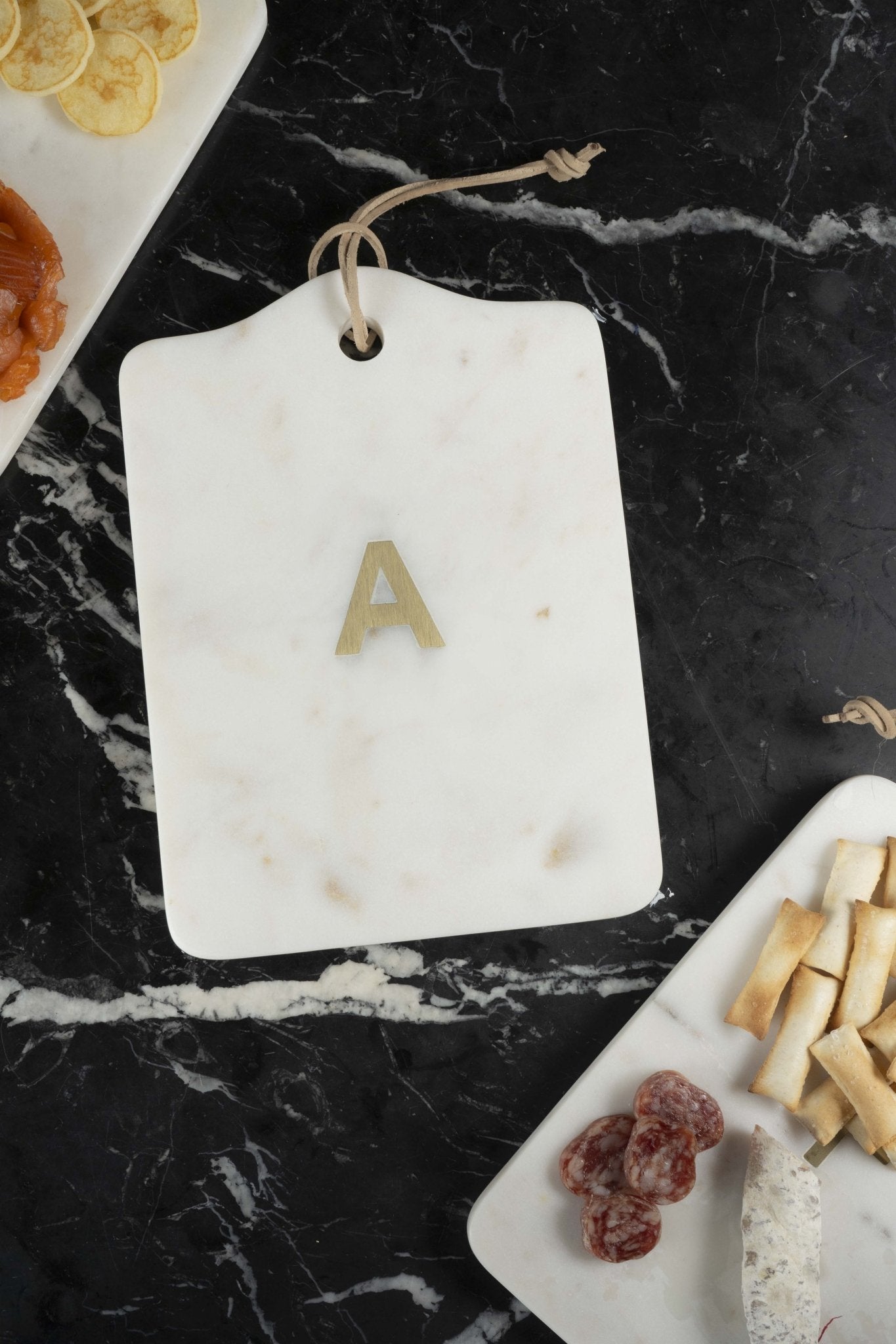 Tavola in marmo Iniziale A