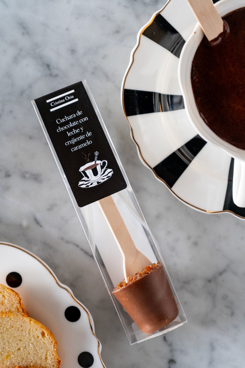 Cuchara De Chocolate Con Leche Y Crujiente De Caramelo Cristina Oria