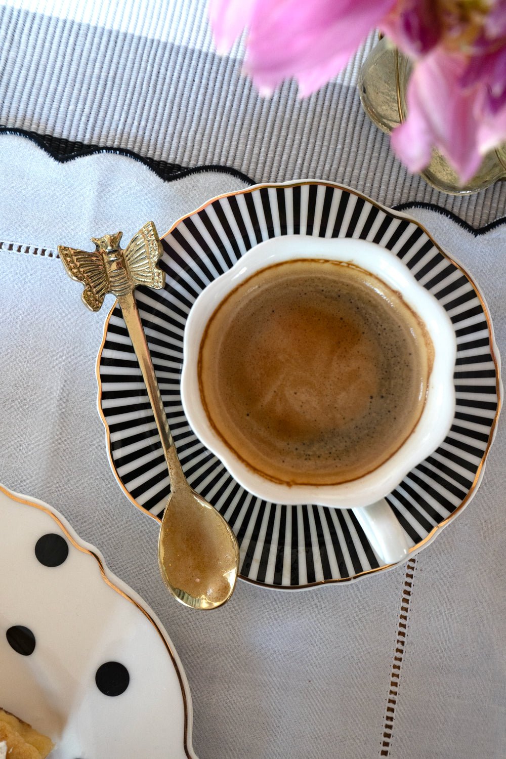 Detalle Set De 4 Cucharitas Doradas Con Diseño De Mariposa Cristina Oria