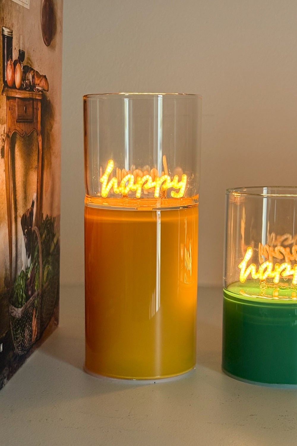 Figura Decorativa De Neón Amarilla "Happy" Cristina Oria