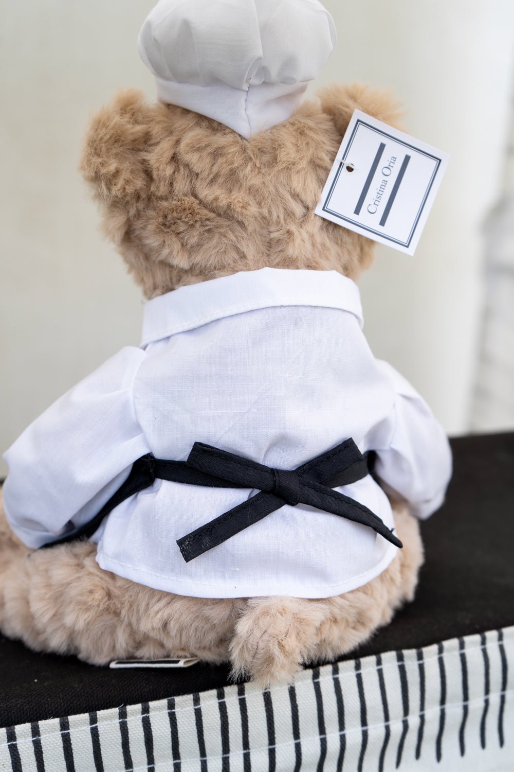 Detalle Por Detrás Peluche Oso Chef Co Cristina Oria