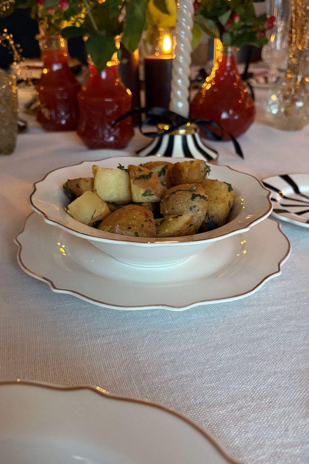 Detalle Cuenco Blanco Con Filo Dorado Cristina Oria