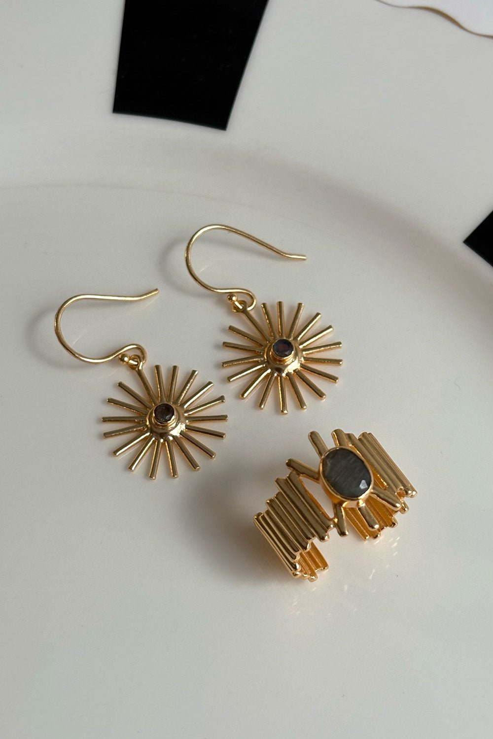 Detalle Dos Combinación Anillo & Pendientes Labradoritas Grisáceas Cristina Oria