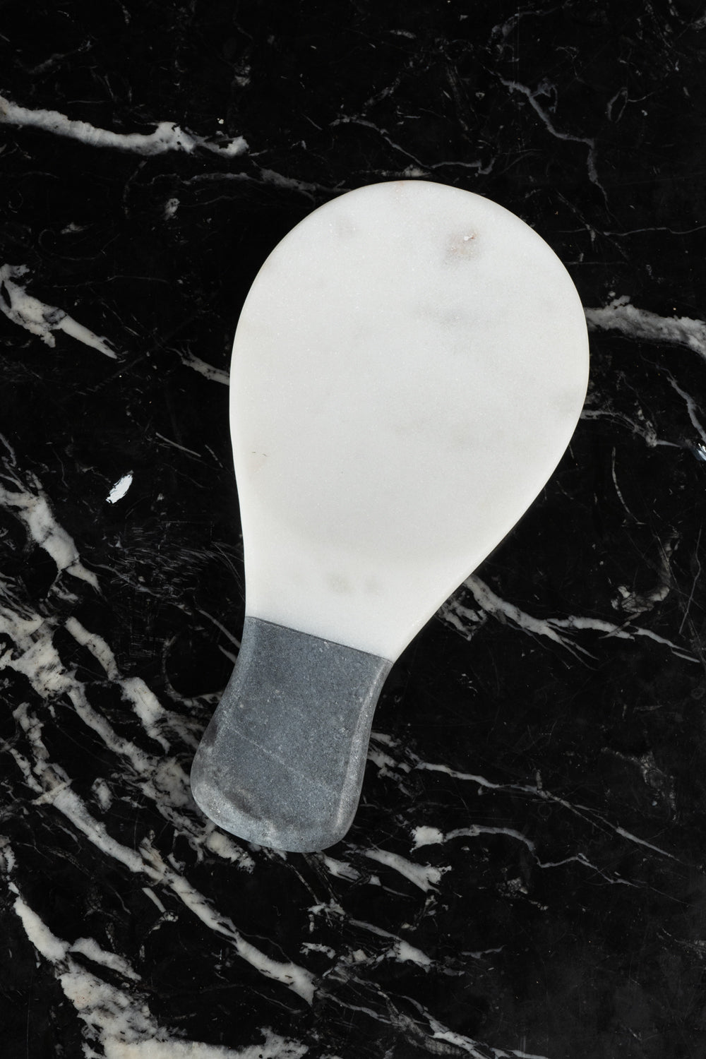 Porta-colheres de mármore branco e cinzento escuro