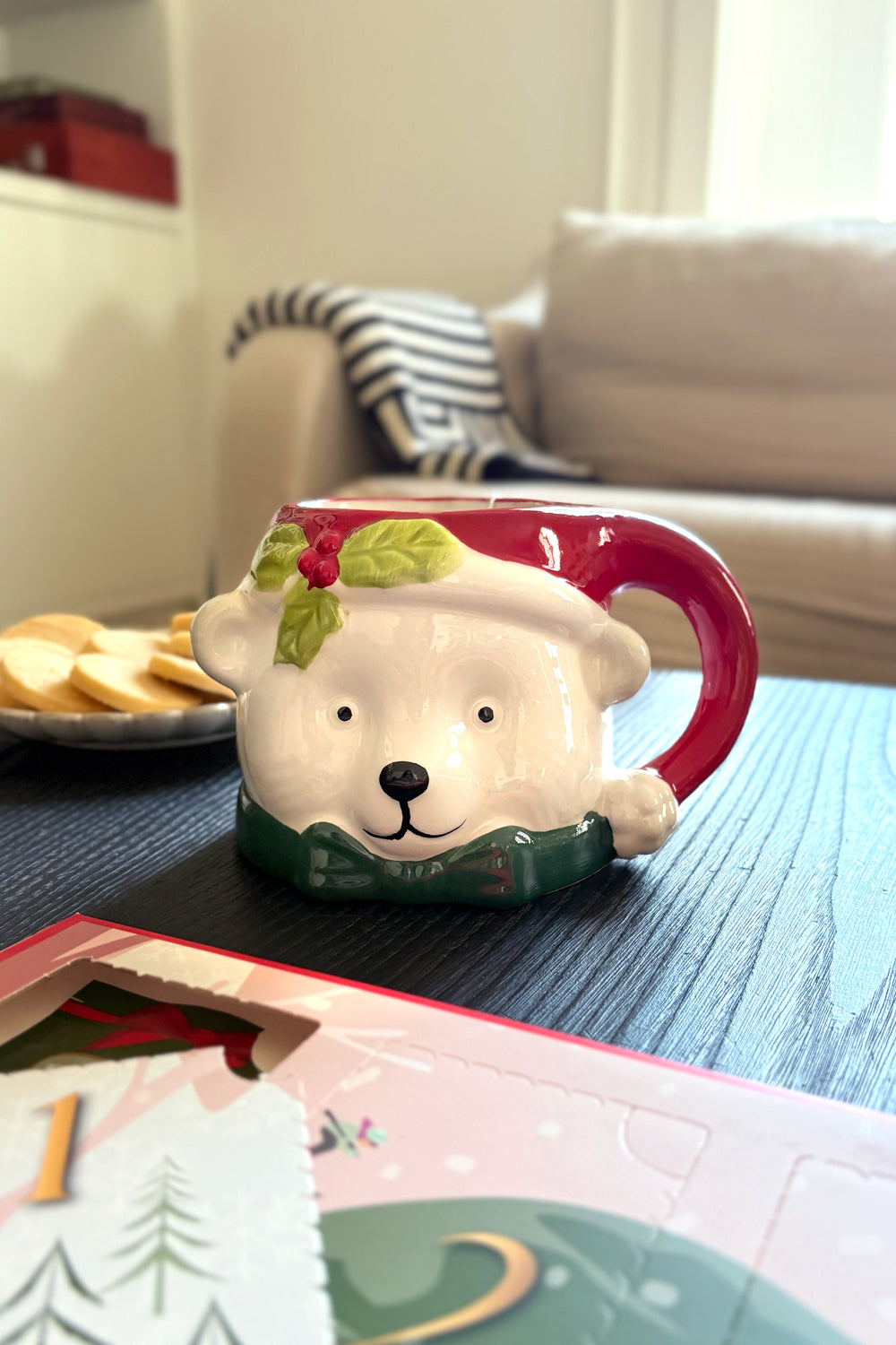 Detalle Textura Taza Con Diseño De Oso Polar Navidad Cristina Oria