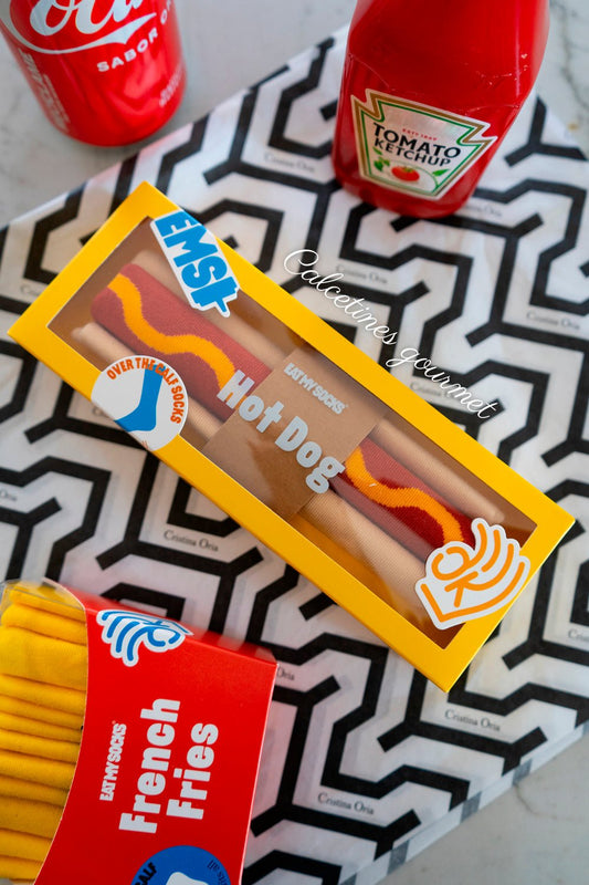 Detalle Calcetines Diseño Perrito Caliente Cristina Oria