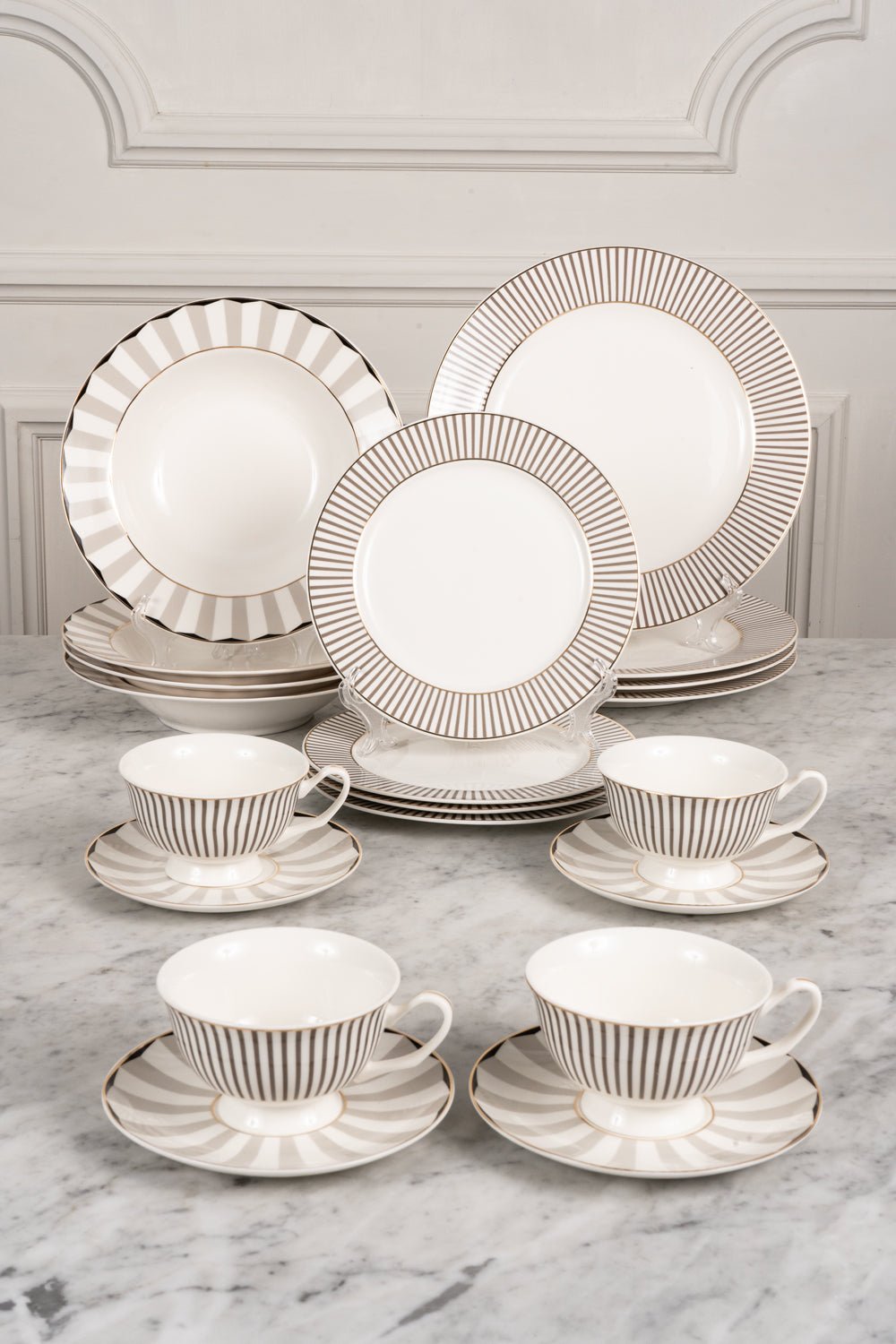 Service vaisselle blanc et gris avec tasses 4 personnes