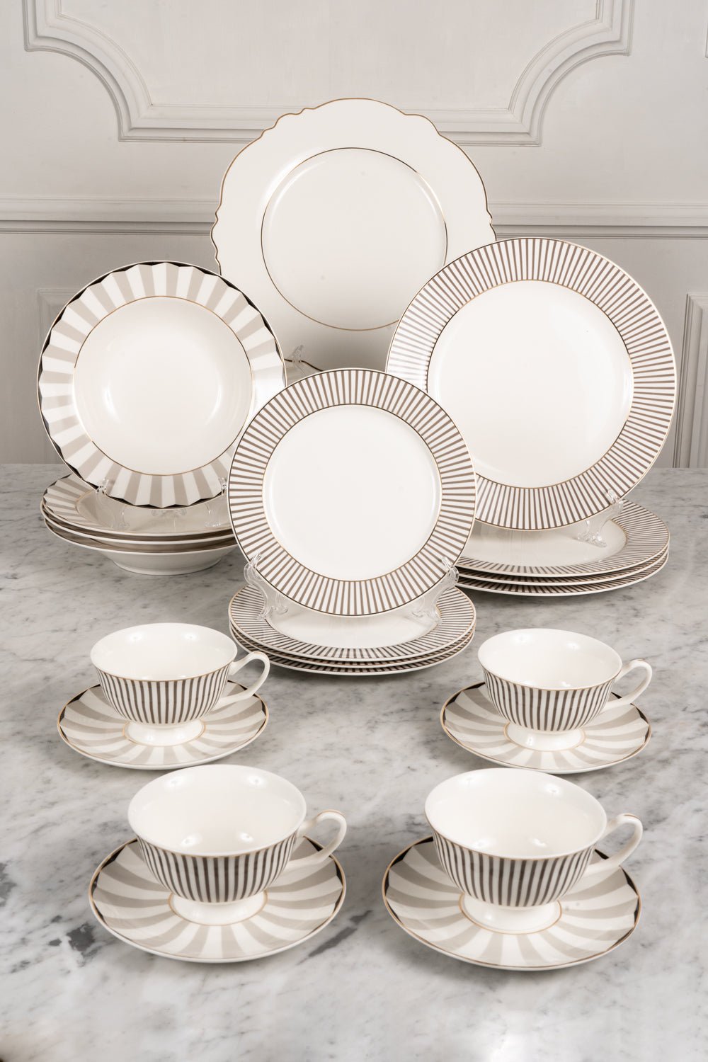 Service vaisselle blanc et gris avec tasses et sous-assiettes 4 personnes
