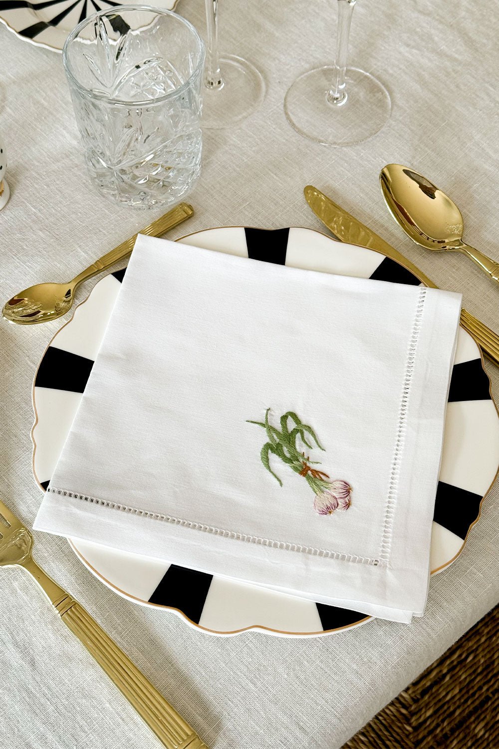Set di 6 tovaglioli ricamati a mano con disegno vegetale