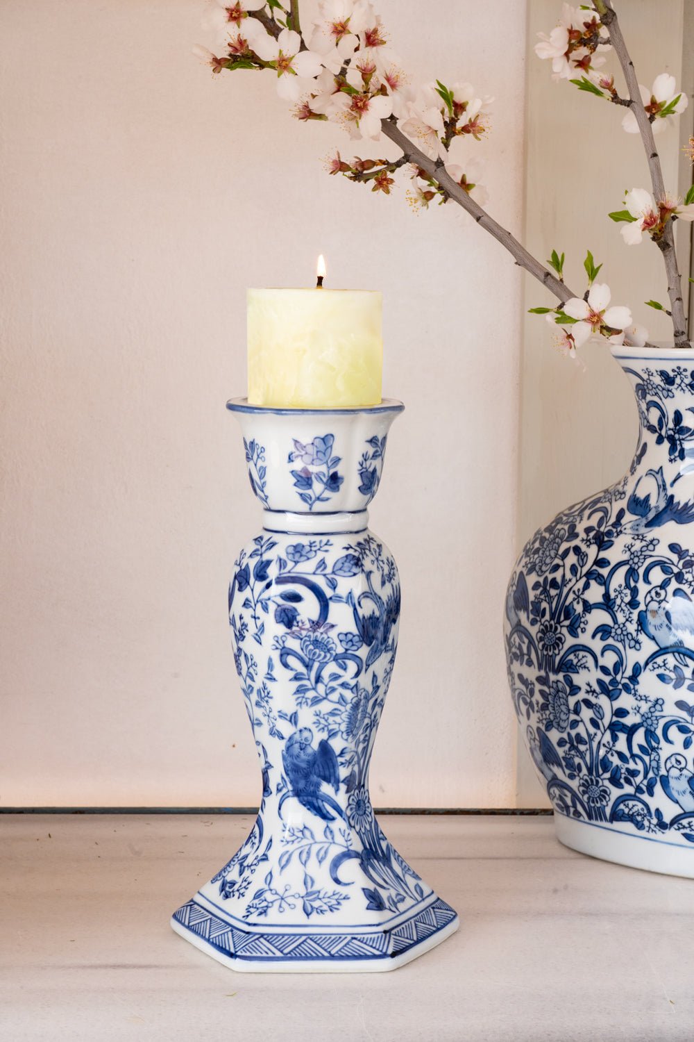 Candelabro De Porcelana Azul Y Blanco Cristina Oria