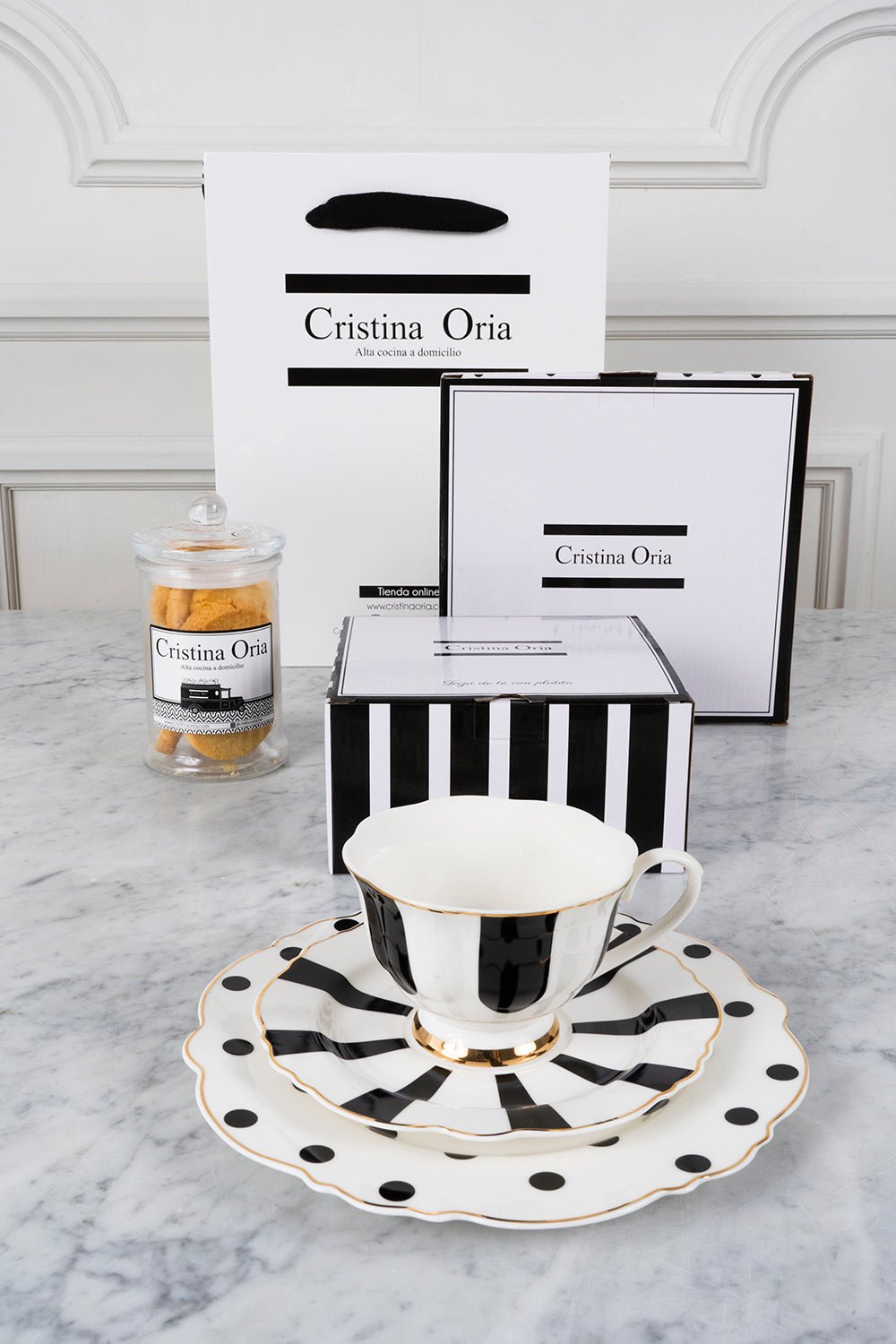 Tea Time For One & Bretonas - Cristina Oria