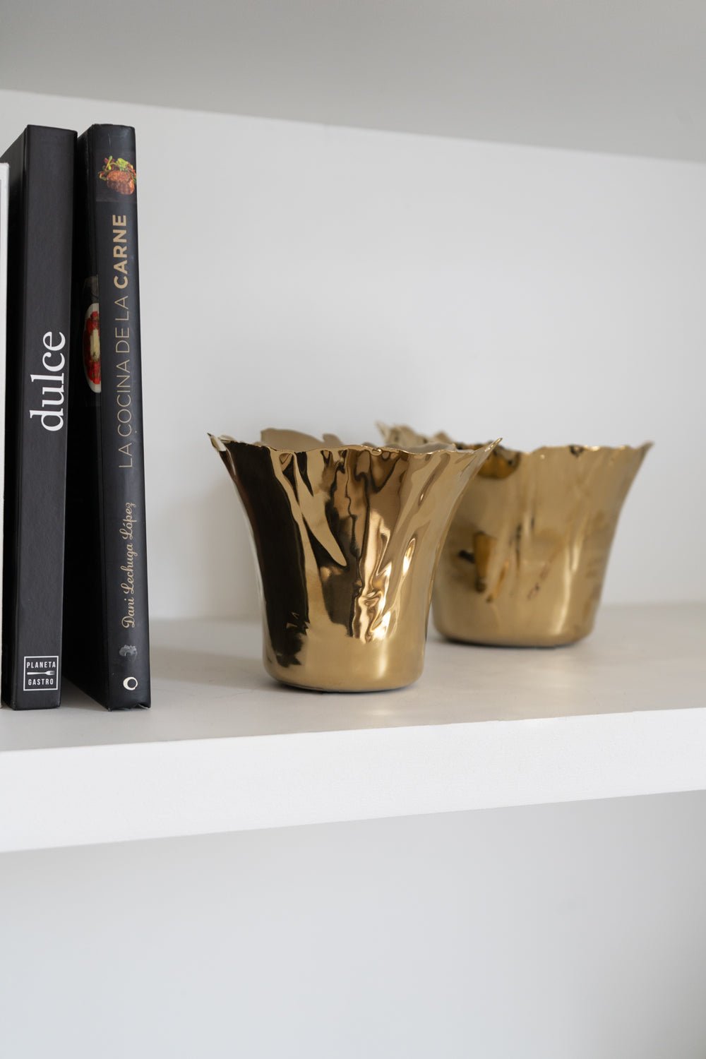 Jarrón Dorado Con Diseño Irregular - Cristina Oria