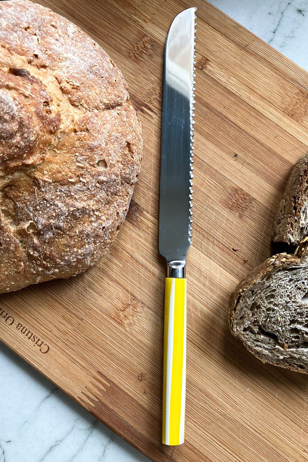 Cuchillo De Pan Con Mango De Resina De Colores - Cristina Oria