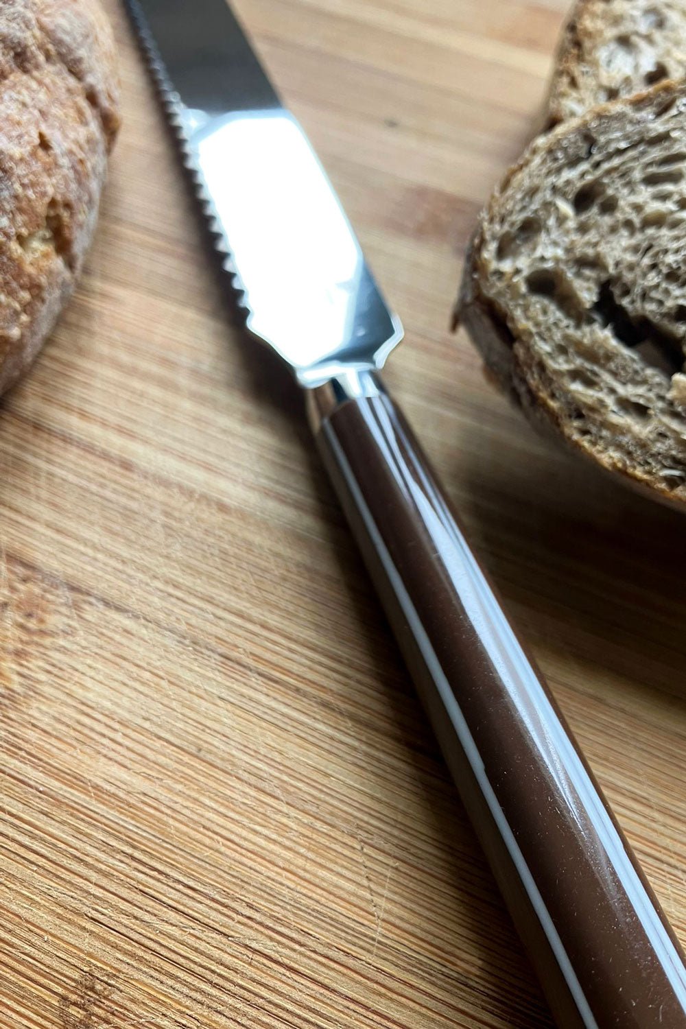 Cuchillo De Pan Con Mango De Resina De Colores - Cristina Oria