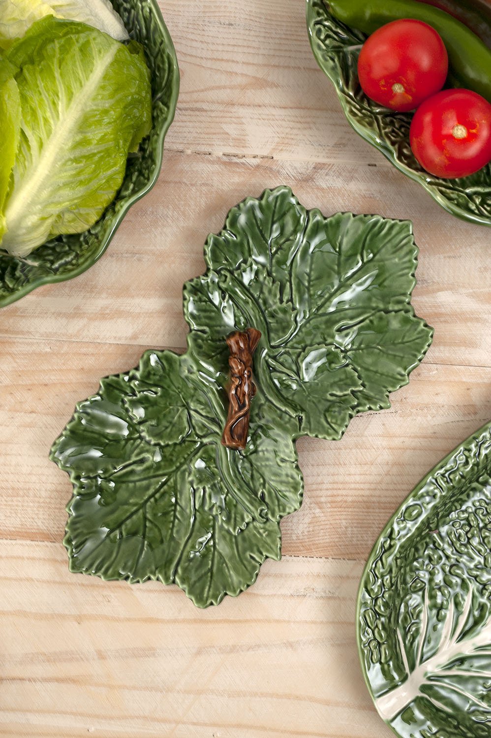 Plato Cerámica Con Dos Hojas - Cristina Oria