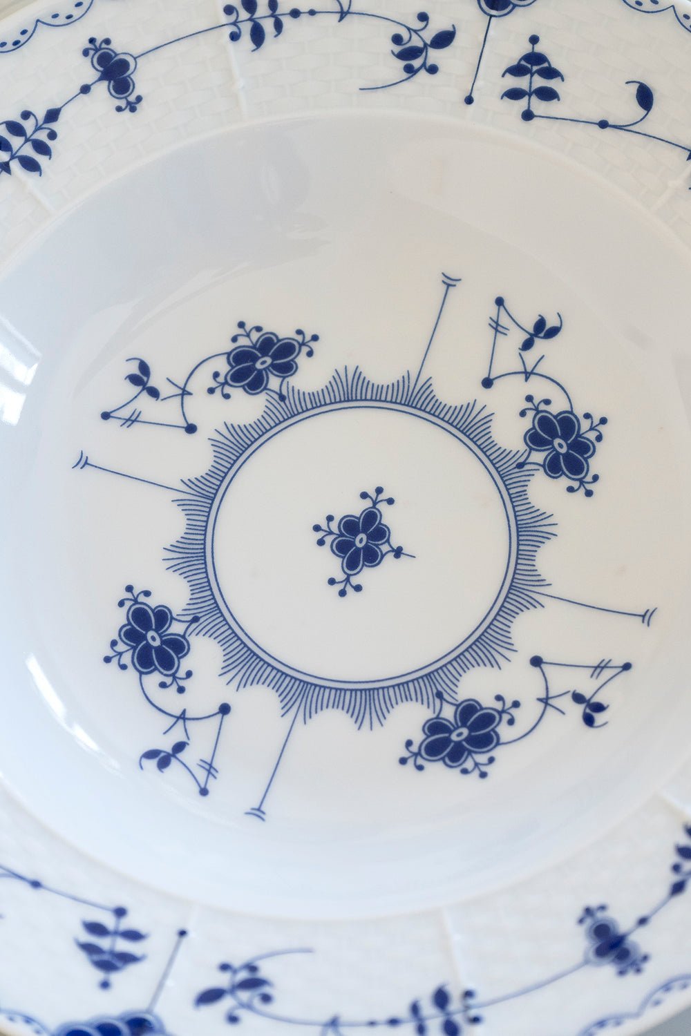 Plato Hondo Crisantemos Azules Co - Cristina Oria