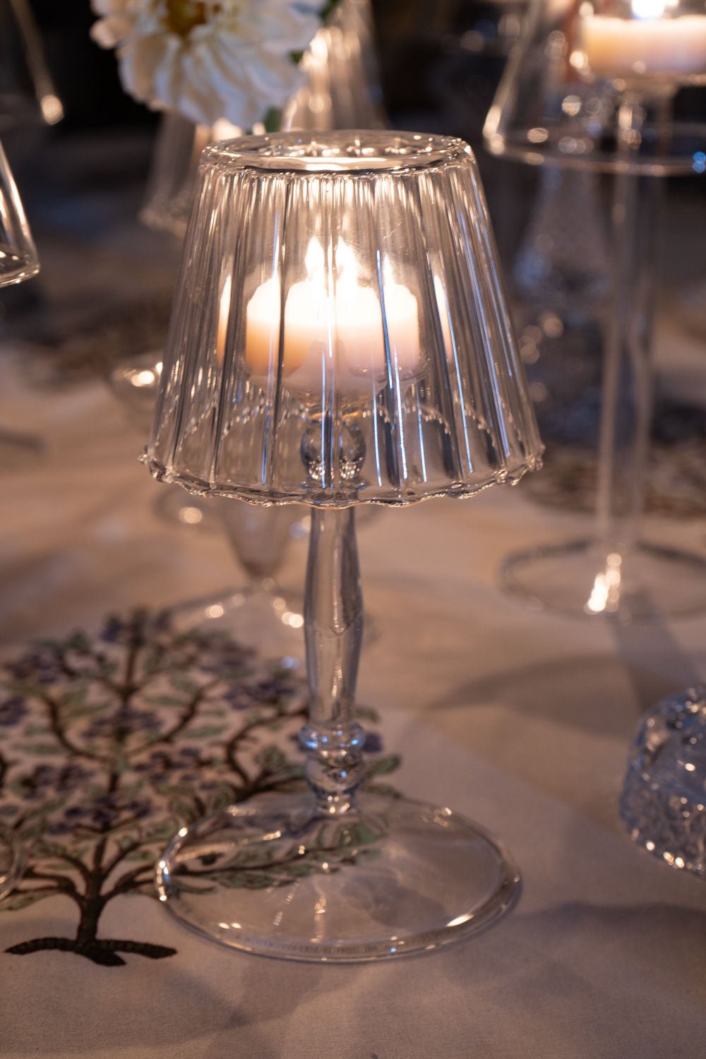Candelabro De Cristal Con Diseño De Lámpara Ondulada Transparente - Cristina Oria