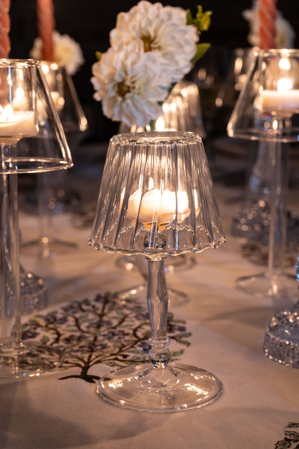 Candelabro De Cristal Con Diseño De Lámpara Ondulada Transparente - Cristina Oria