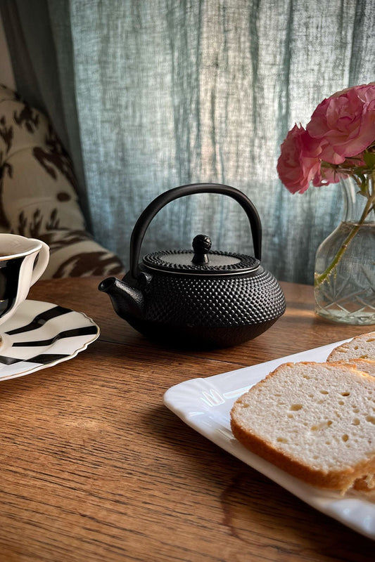 Tetera Negra De Hierro Fundido 300Ml - Cristina Oria