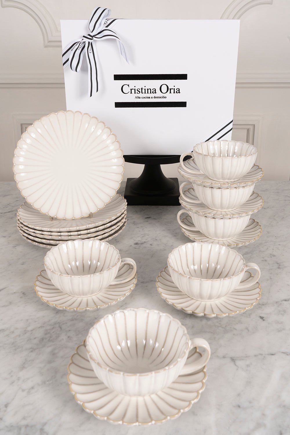 Vajilla Blanca Flor Hora Del Té - Cristina Oria