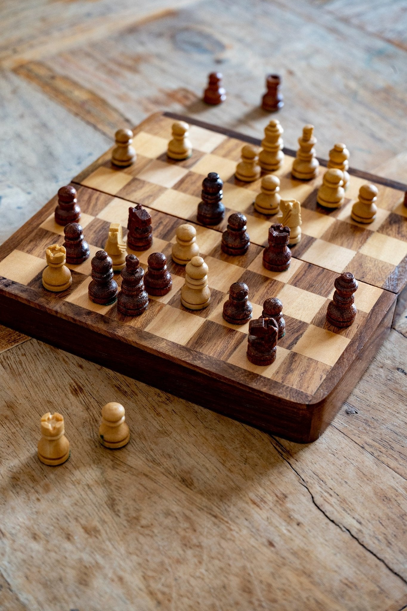 Seis Juegos De Mesa En Caja De Madera Y Cristal - Cristina Oria