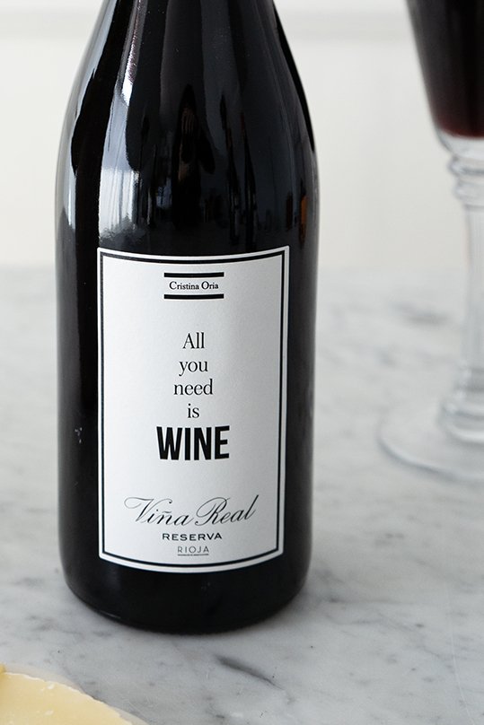 Viña Real Reserva "All You Need Is Wine" - Cristina Oria