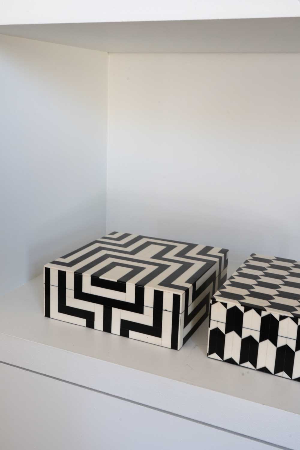 Caja Decorativa De Resina Con Diseño De Puzle Blanco Y Negro - Cristina Oria