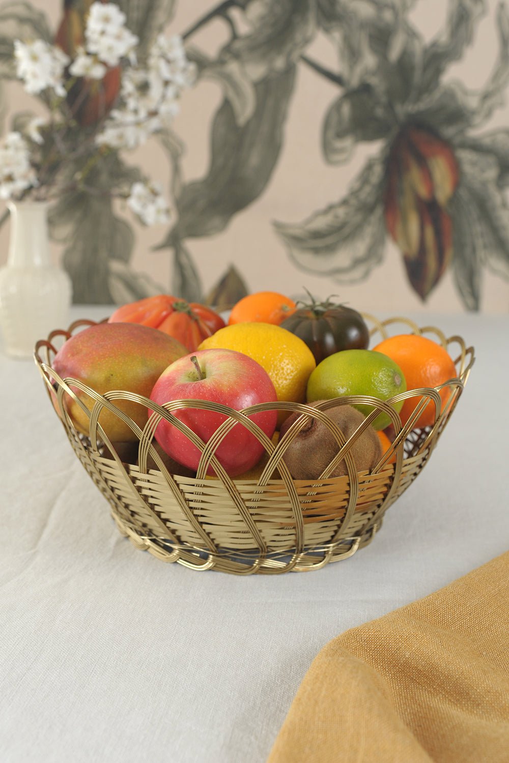 Goldene runde Obstschale aus Metall – Cristina Oria