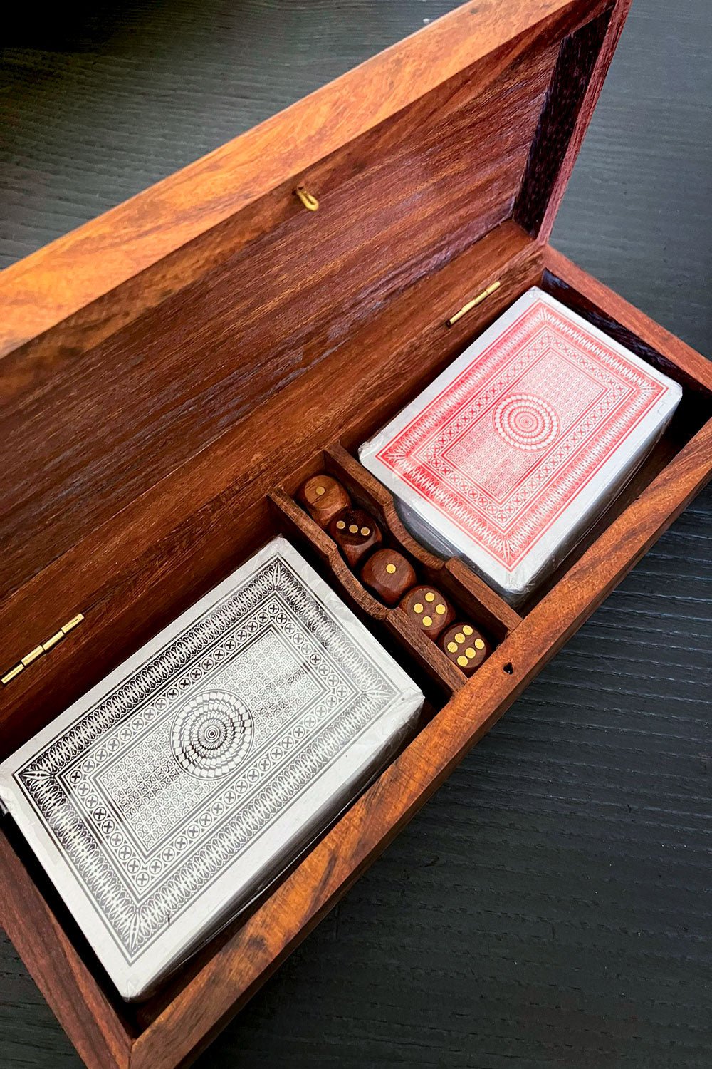 Juego De Cartas En Caja De Madera - Cristina Oria
