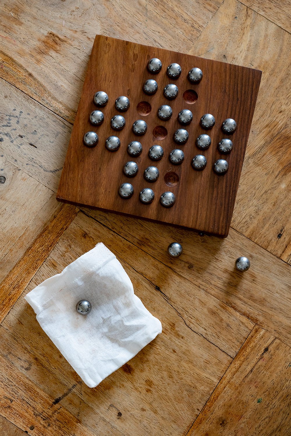 Seis Juegos De Mesa En Caja De Madera Y Cristal - Cristina Oria